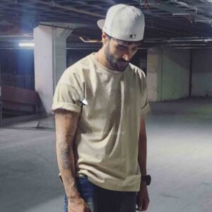 دانلود آهنگ دکاموند یکی امشب چشماشو به تو زده گره